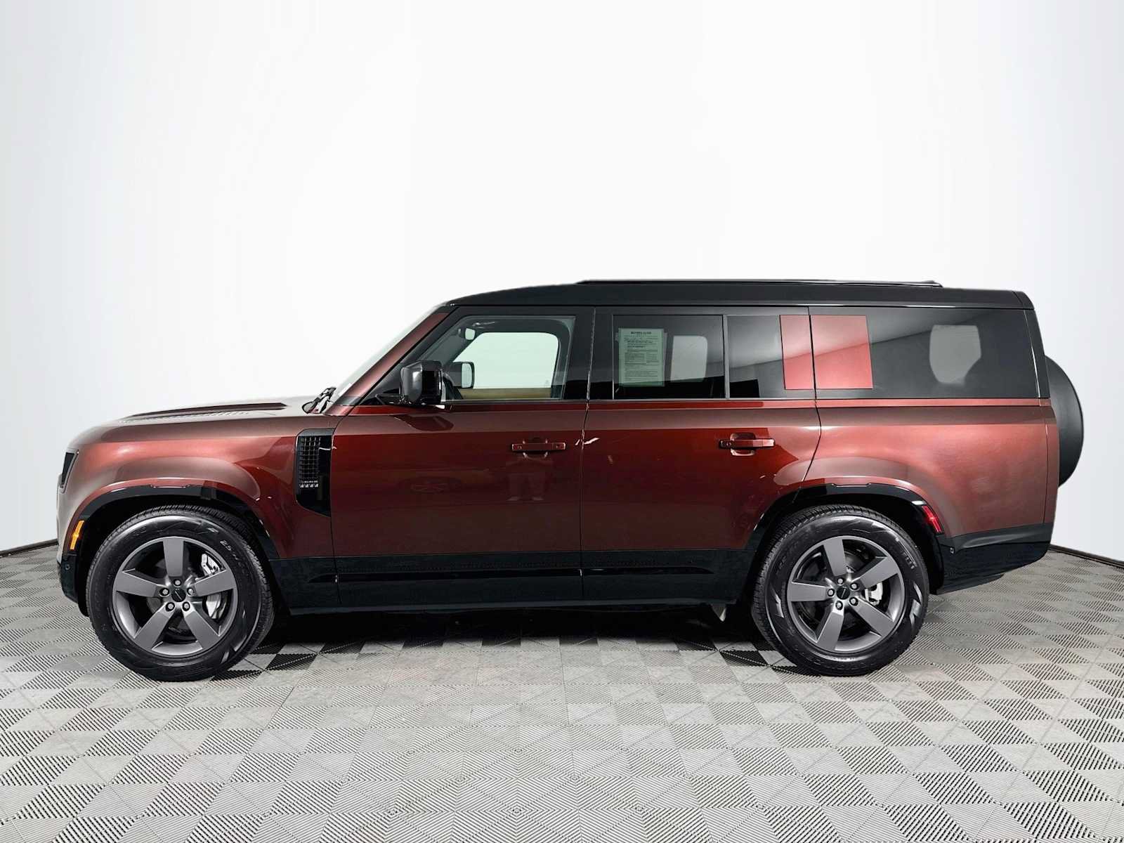 Used 2026 Land Rover Defender 130 X-Dynamic SE AWD/4WD image 8