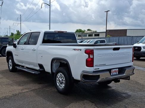 Used 2025 Chevrolet Silverado 2500 LT w/ Convenience Package AWD/4WD image 4
