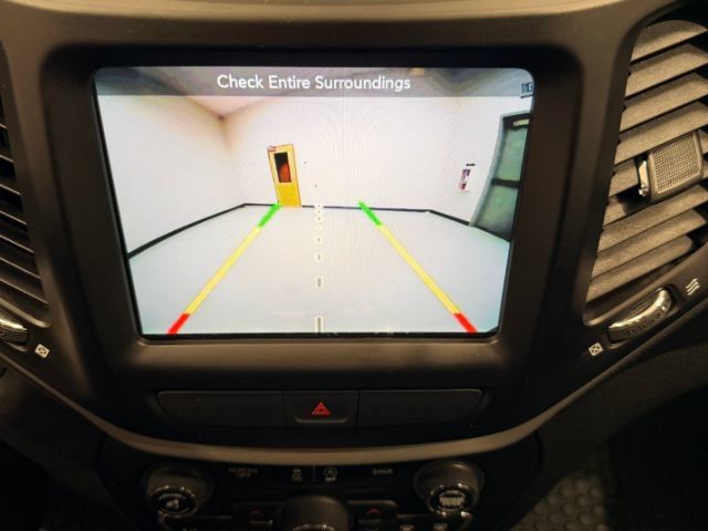 Used 2015 Jeep Cherokee Trailhawk w/ Comfort/Convenience Group AWD/4WD image 37