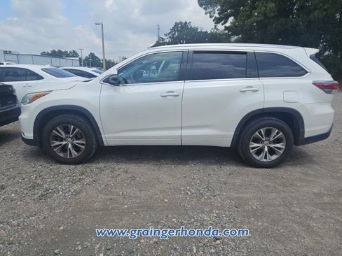 Used 2015 Toyota Highlander XLE FWD image 8