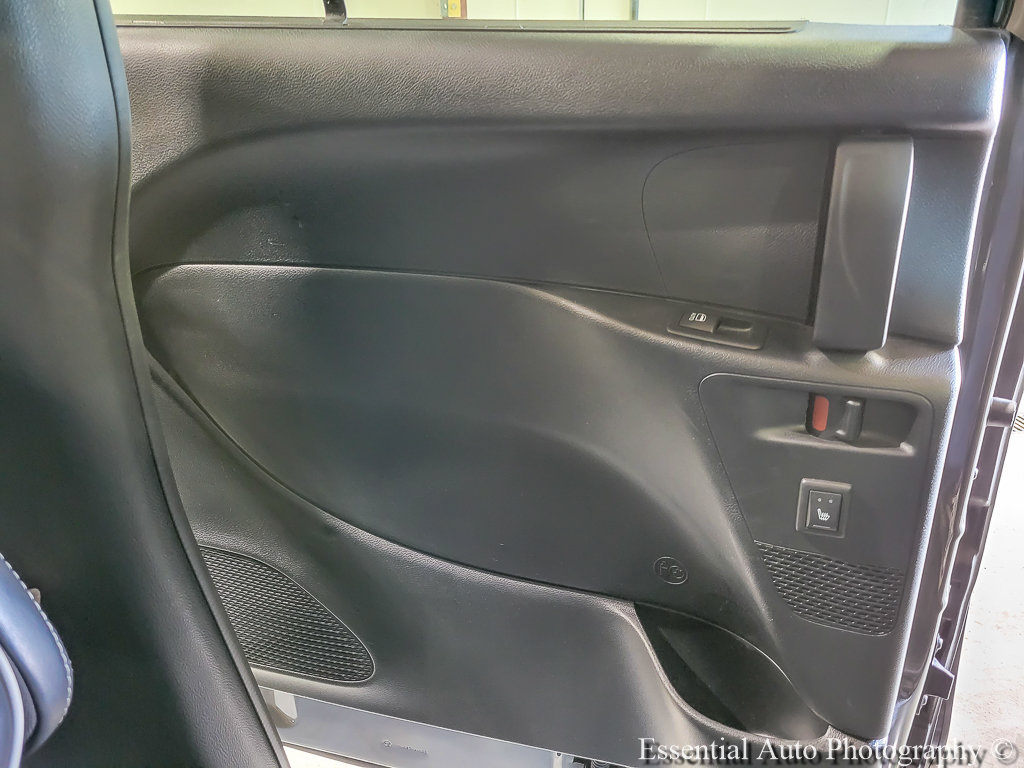 Used 2025 Chrysler Pacifica Limited FWD image 23