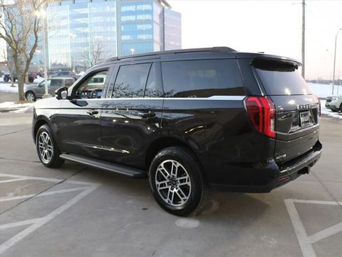 Used 2025 Ford Expedition Active image 4