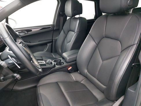 Certified 2024 Porsche Macan S image 5