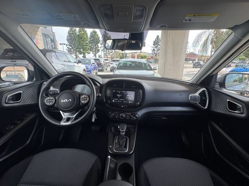 Used 2025 Kia Soul LX w/ LX Technology Package FWD image 31