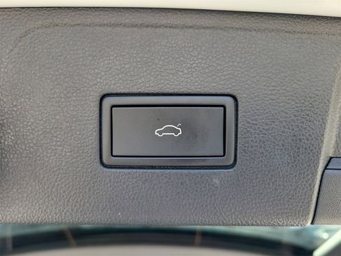 Used 2025 Volkswagen Atlas SE image 9