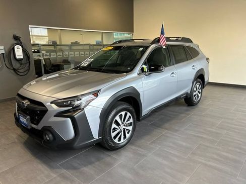 Used 2023 Subaru Outback Premium AWD/4WD image 3