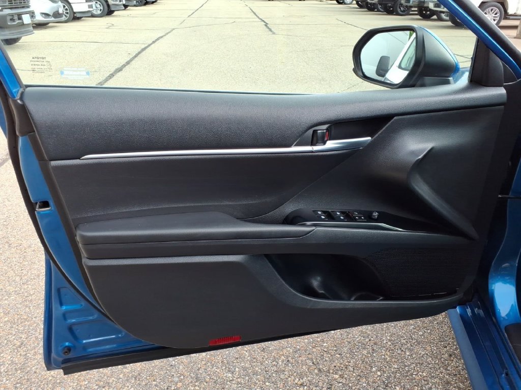 Used 2020 Toyota Camry LE FWD image 15
