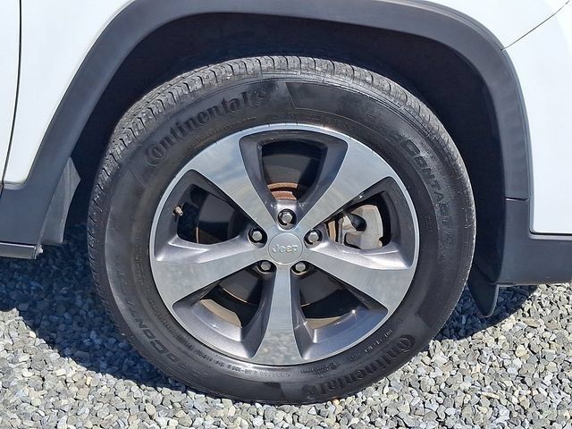 Used 2019 Jeep Cherokee Limited AWD/4WD image 8
