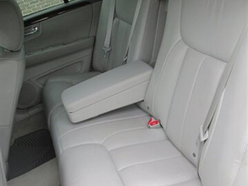 Used 2010 Cadillac DTS Luxury image 16