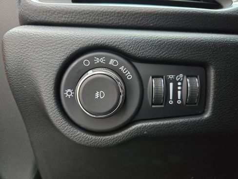 New 2026 Chrysler Pacifica Limited w/ Uconnect Theater Family Group image 16