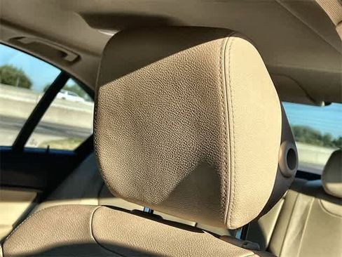 Used 2018 BMW 320i Sedan image 25