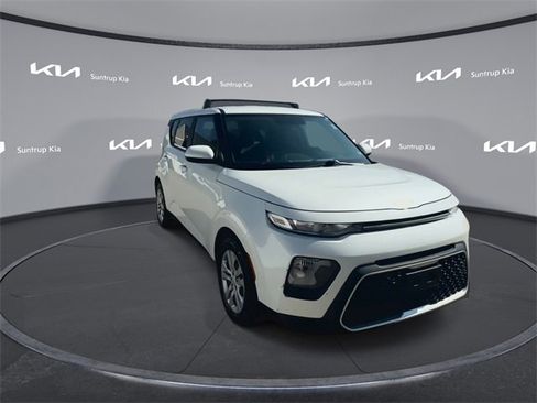 Used 2022 Kia Soul LX image 2