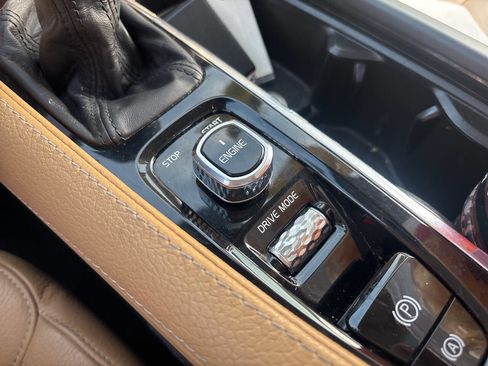 Used 2016 Volvo XC90 T6 Momentum image 32