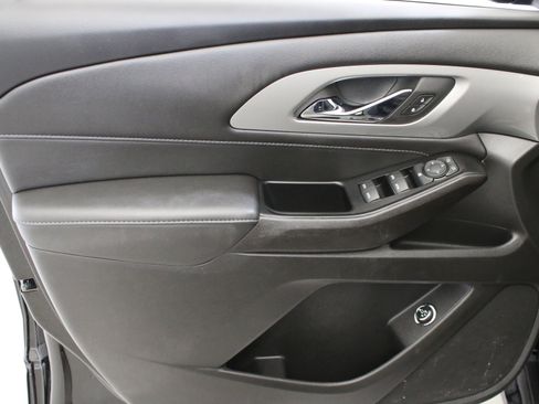 Used 2023 Chevrolet Traverse LT image 20