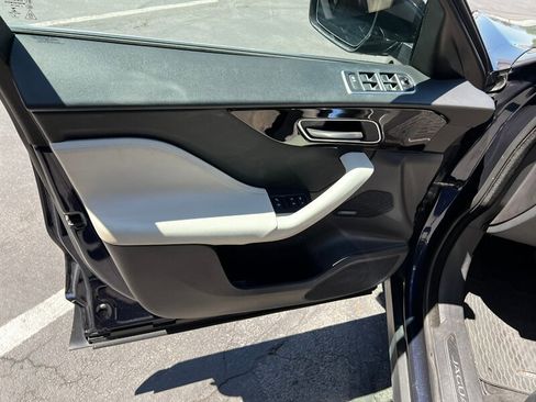 Used 2017 Jaguar F-PACE Prestige AWD/4WD image 20