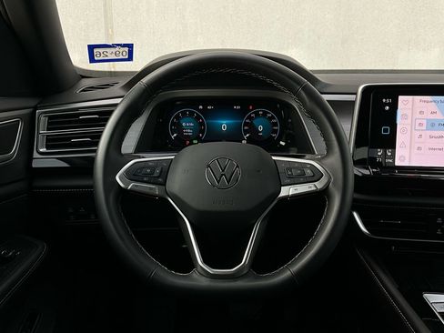 Used 2025 Volkswagen Atlas Cross Sport SE image 34