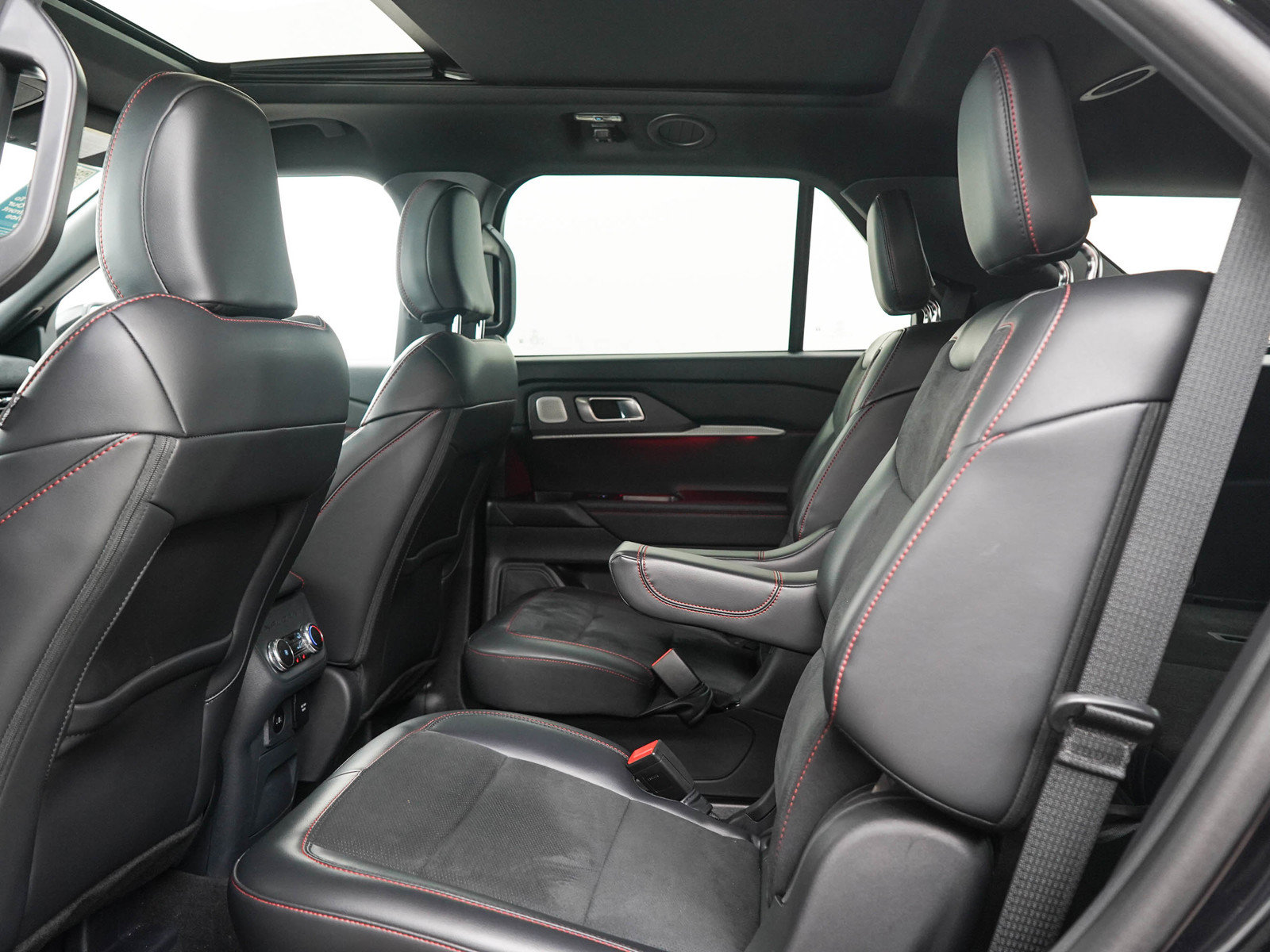 Used 2025 Ford Explorer ST AWD/4WD image 16