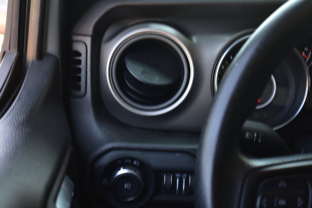 Used 2022 Jeep Wrangler Sport AWD/4WD image 38