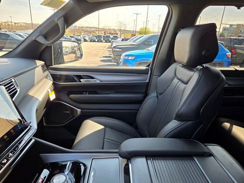 New 2026 Jeep Grand Wagoneer Limited AWD/4WD image 24
