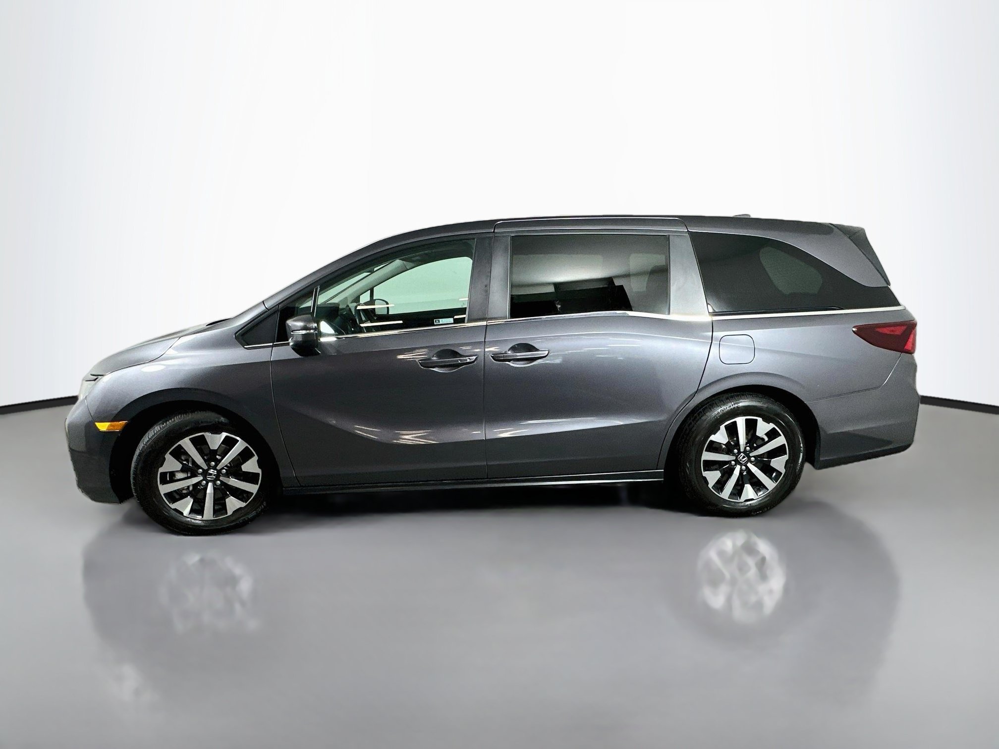 Certified 2025 Honda Odyssey EX-L image 4