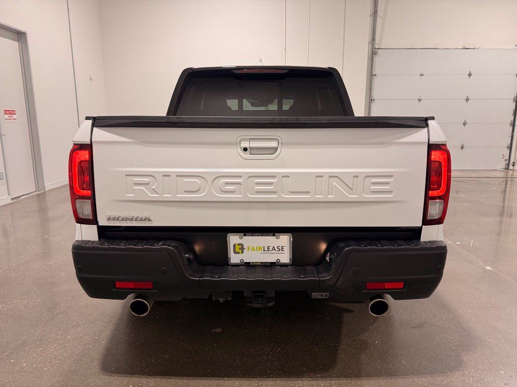 Used 2025 Honda Ridgeline Black Edition image 6