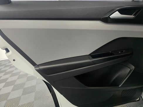 Used 2022 Volkswagen Taos S image 19