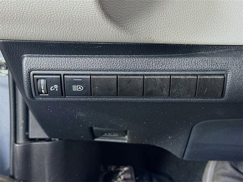 Used 2022 Toyota Corolla LE image 19