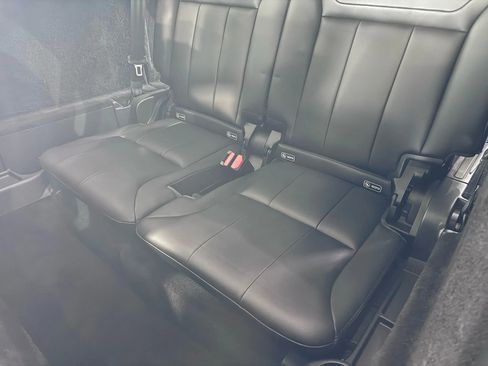 Used 2020 Land Rover Discovery Landmark image 20