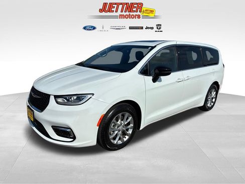 Used 2026 Chrysler Pacifica Limited FWD image 1
