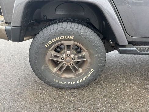 Used 2016 Jeep Wrangler Unlimited Sahara image 9