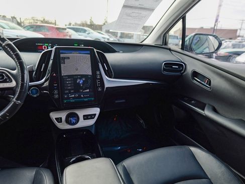 Used 2017 Toyota Prius Prime Premium image 40