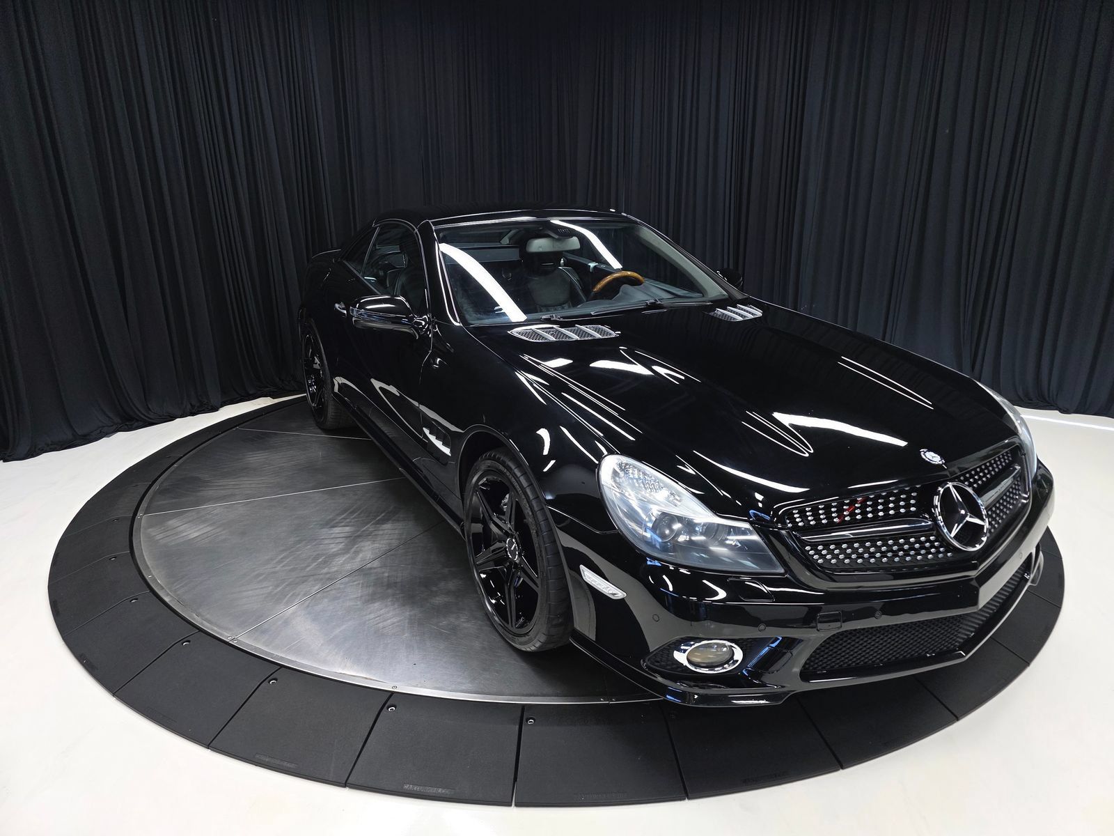 Used 2011 Mercedes-Benz SL 550 image 7