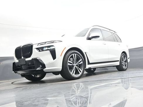 Used 2025 BMW X7 xDrive40i w/ M Sport Package AWD/4WD image 36