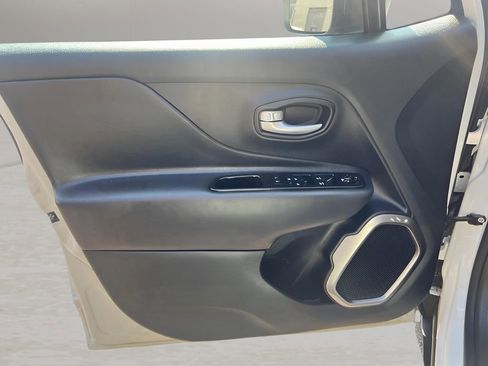 Used 2023 Jeep Renegade Latitude image 15