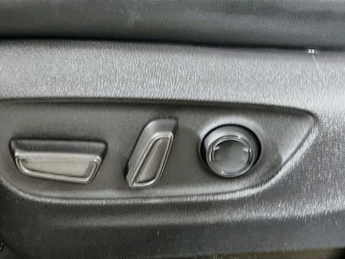 Used 2021 Toyota Highlander XLE FWD image 16