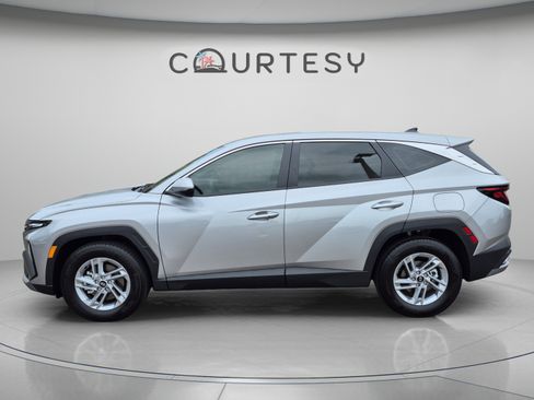New 2026 Hyundai Tucson SE FWD image 2