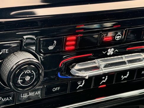 New 2025 Jeep Grand Cherokee L Limited image 30