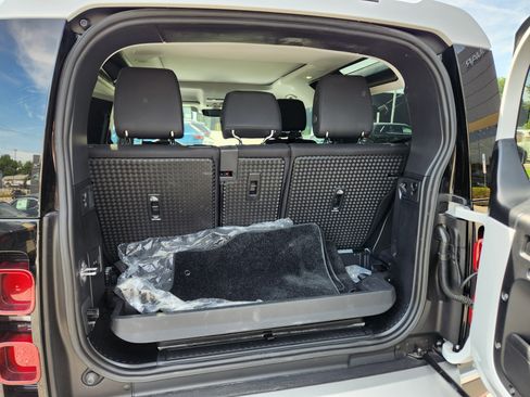 Certified 2025 Land Rover Defender 90 S AWD/4WD image 8