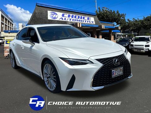 Used 2025 Lexus IS 300 w/ Premium Package RWD image 9