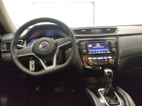 Used 2020 Nissan Rogue SV FWD image 22