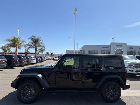 Used 2025 Jeep Wrangler Unlimited Sport AWD/4WD image 9