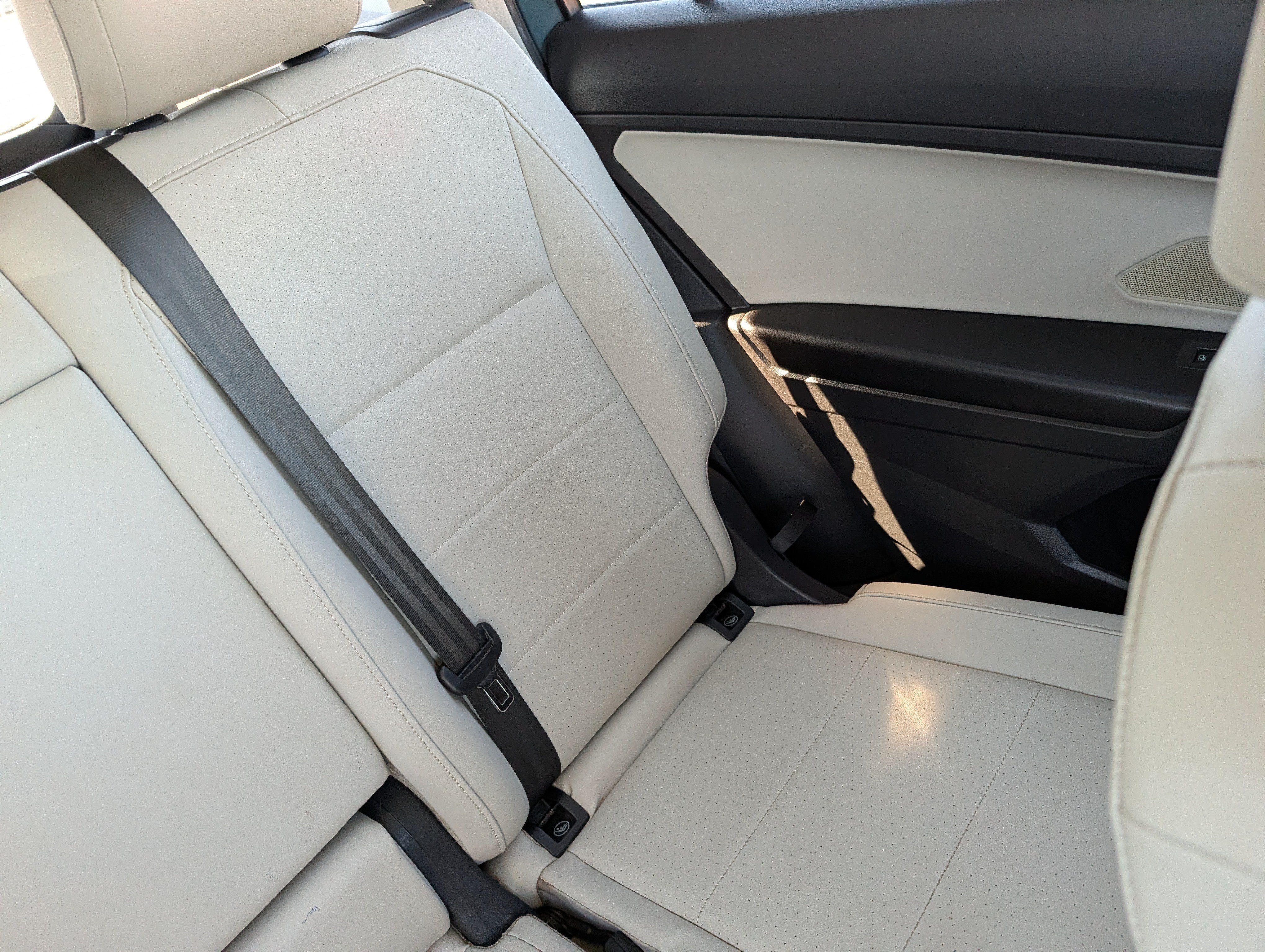 Used 2020 Volkswagen Tiguan SE w/ Panoramic Sunroof Package AWD/4WD image 14