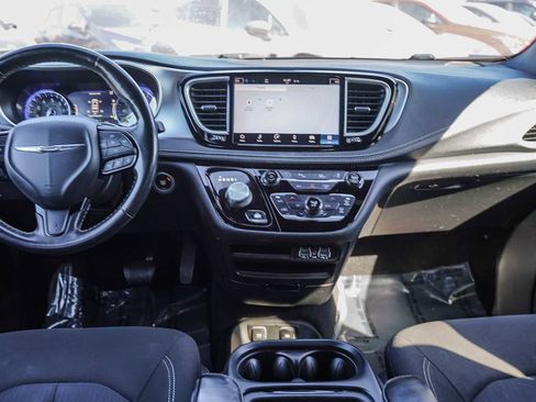 Used 2021 Chrysler Pacifica Touring w/ S Appearance Package image 12