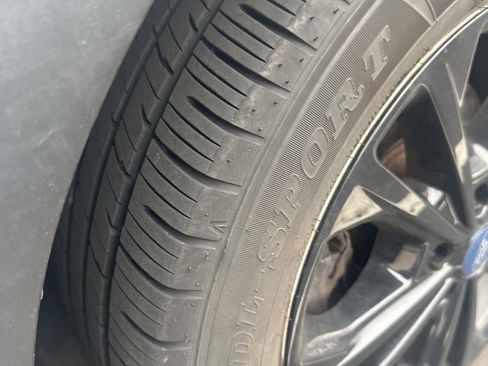 Used 2018 Ford Escape SE image 2