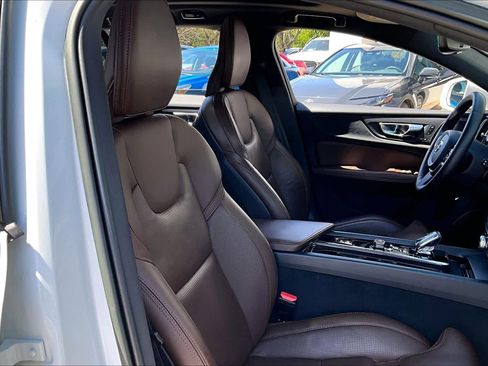 Used 2023 Volvo V60 B5 Cross Country Ultimate w/ Climate Package image 9