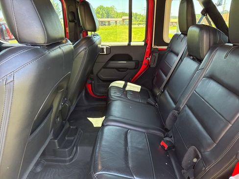 Used 2020 Jeep Wrangler Unlimited Sahara AWD/4WD image 28