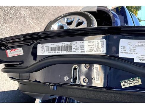 Used 2013 RAM 1500 Laramie w/ Convenience Group AWD/4WD image 32