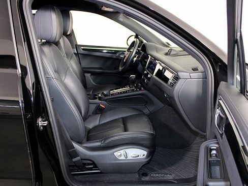 Used 2023 Porsche Macan image 25