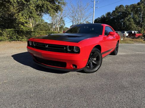 Used 2020 Dodge Challenger SXT image 27