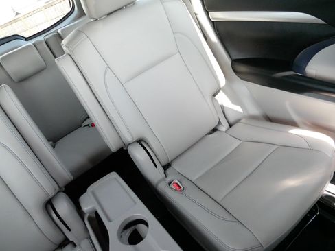 Used 2019 Toyota Highlander XLE AWD/4WD image 14